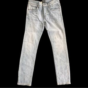 Neuw Women's Blue Lightwash Skinny Jeans Sz31
Brand New With Tags SO soft!